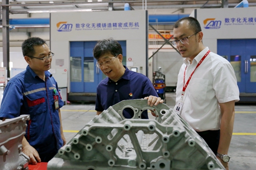 自治区国资委副主任黄进辉到玉柴调研