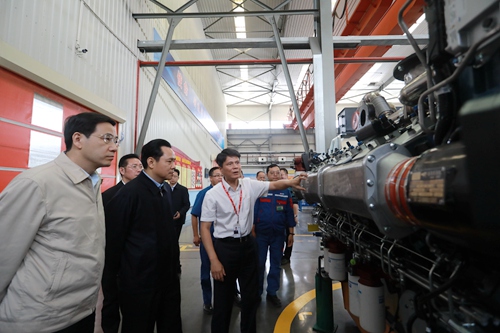 自治区党委常委、政法委书记黄世勇到玉柴调研