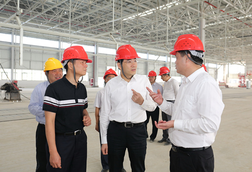 玉林市委书记黄海昆到玉柴纯电动商用车建设项目现场考察