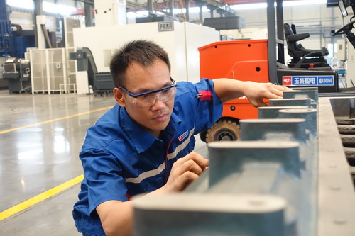 玉柴4名技师荣获“玉林工匠”称号