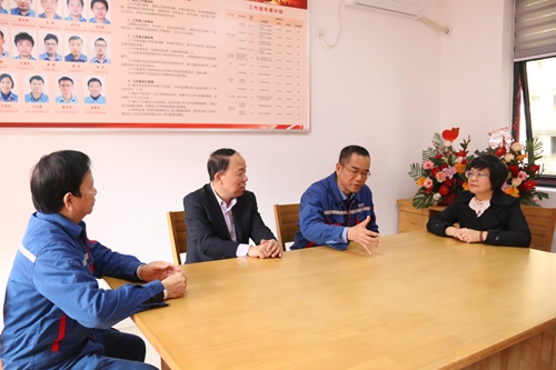 玉林市副市长肖文胜到玉柴慰问“最美科技工作者”