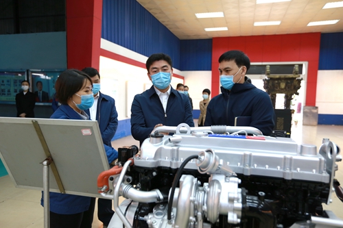 玉林市委副书记白松涛履新次日到玉柴调研