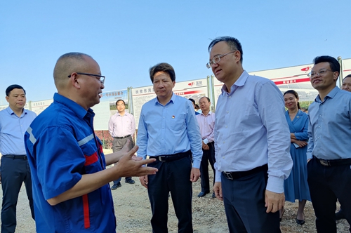 自治区副主席黄俊华到玉柴光伏调研