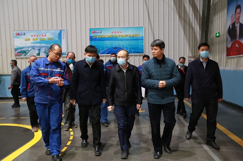 自治区发改委副主任、能源局局长农冰到玉柴调研