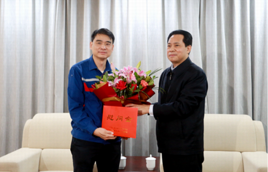 自治区副主席黄世勇到玉柴慰问科技人才代表林铁坚