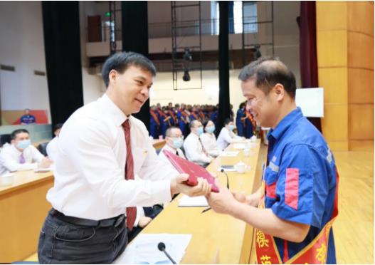 玉柴表彰劳模先进